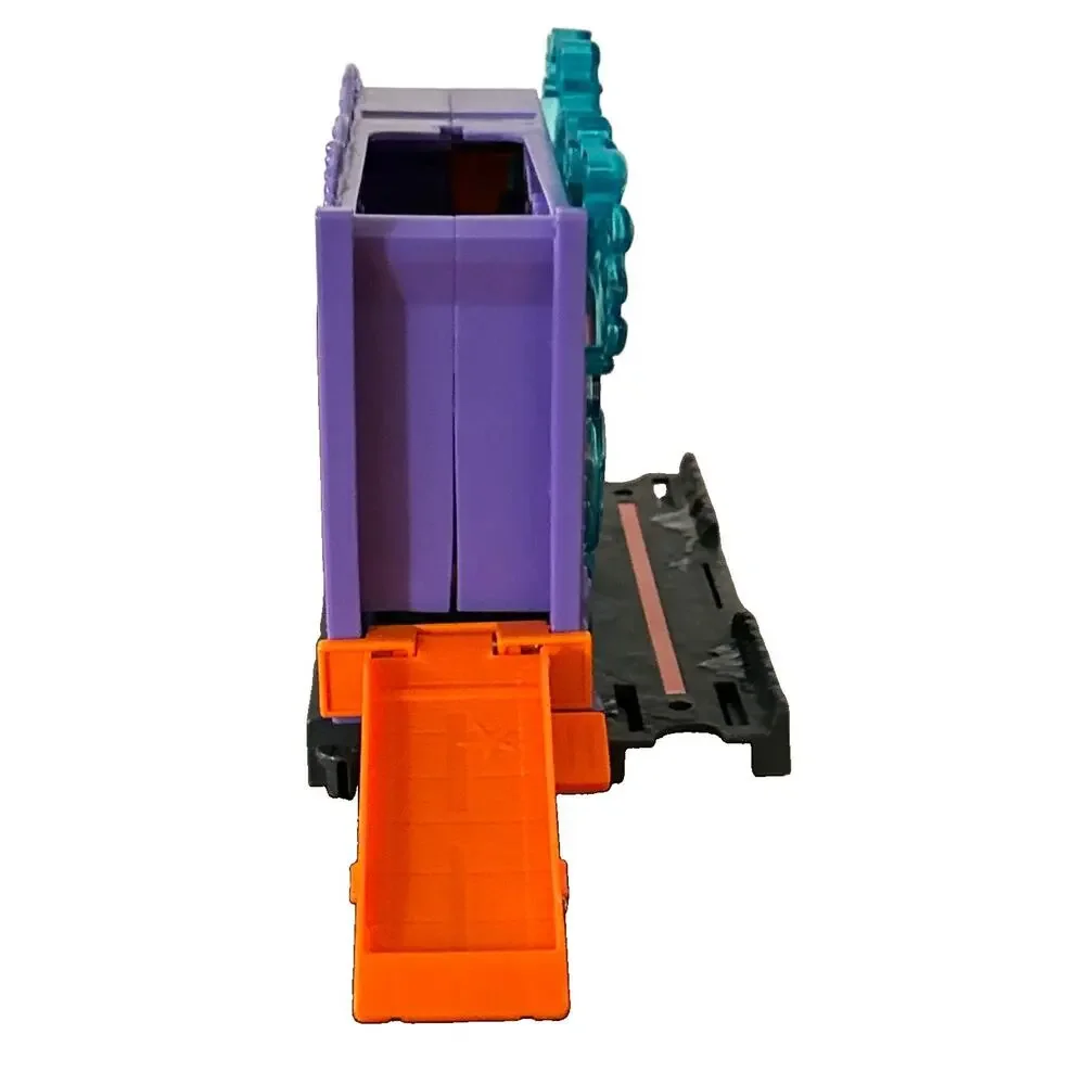 Rare 2017 Hot Wheels City Downtown Aquarium Bash Car Wash Play Set